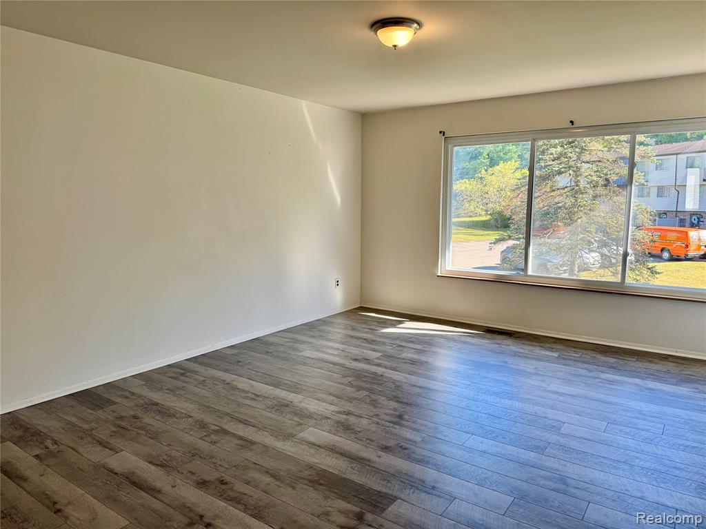 852 N Main Street, Milford, MI 48381 — Photo 6