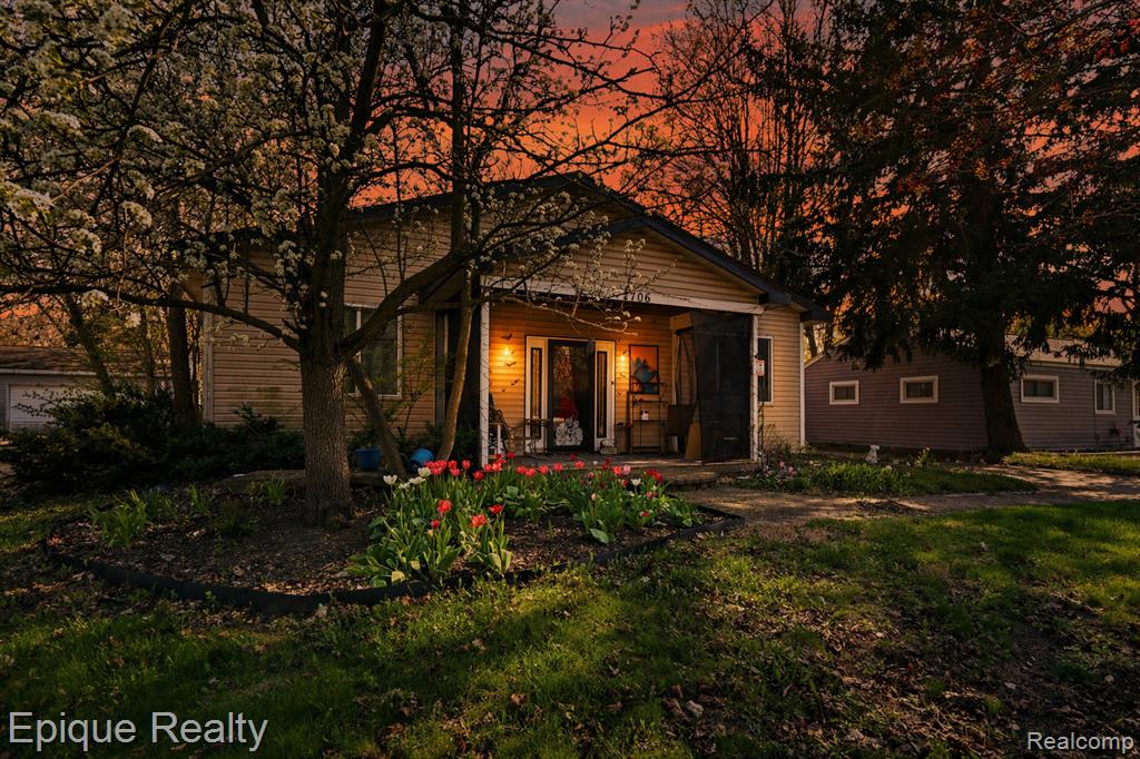 2706 Genes Drive, Auburn Hills, MI 48326 — front exterior