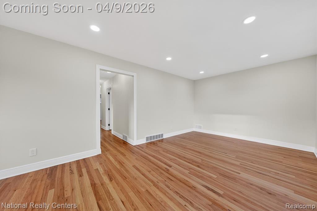 205 Royal Park Lane, Madison Heights, MI 48071 — Photo 9