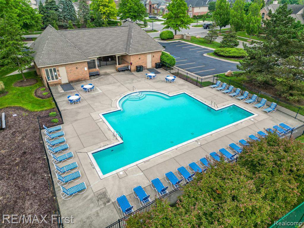 4798 WALNUT CREEK Drive, West Bloomfield, MI — Photo 8