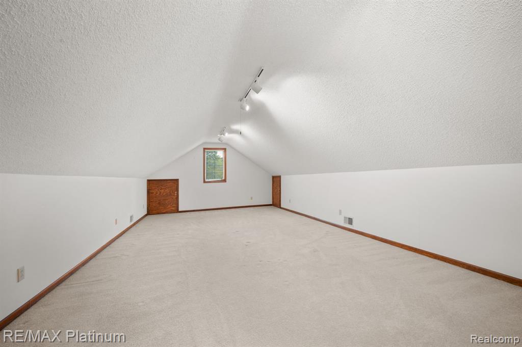 12902 Autumn Ridge Court, Milford, MI 48380 — Photo 27