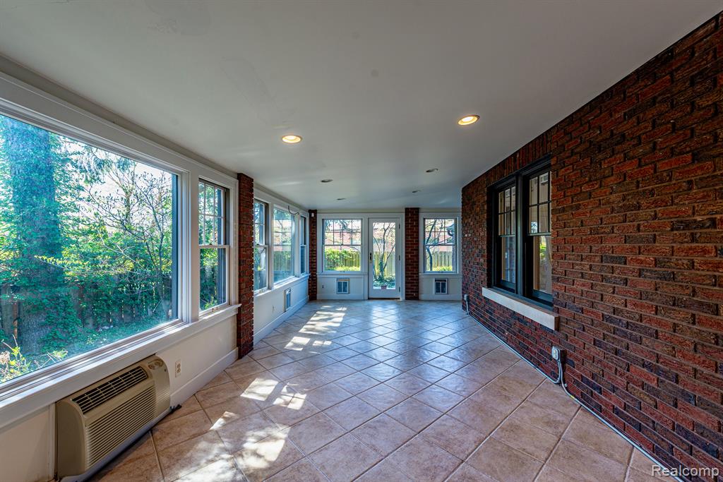 434 HENDRIE Boulevard, Royal Oak, MI 48067 — Photo 16