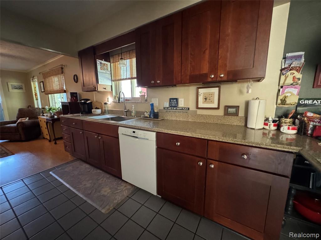 7665 Apache Trail Road, Temperance, MI 48182 — Photo 15