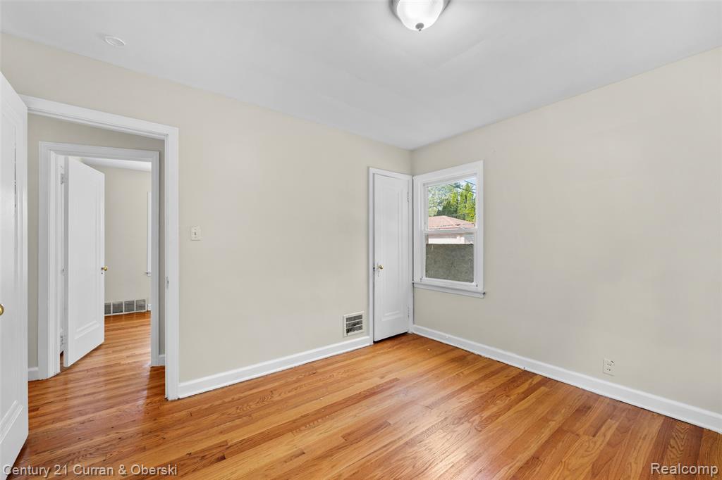 7910 Orchard Avenue, Dearborn, MI 48126 — Photo 16