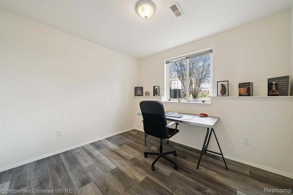 623 LEWA DOWNS Drive, Pontiac, MI 48341 — Photo 12