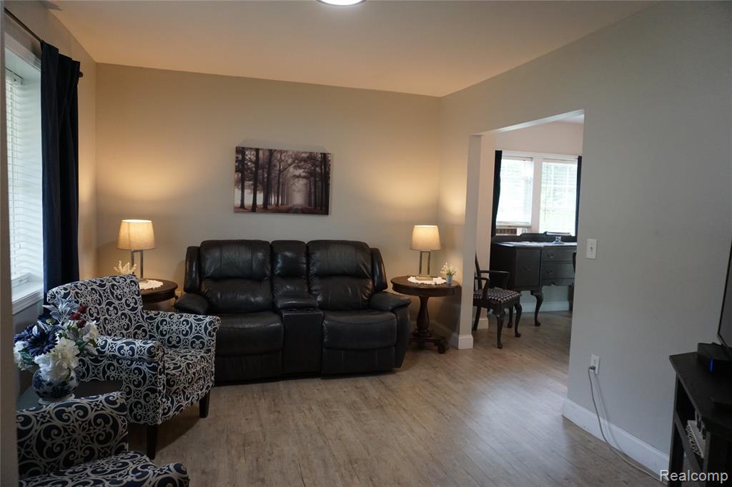 955 N Chevrolet Avenue, Flint, MI 48504 — Photo 7