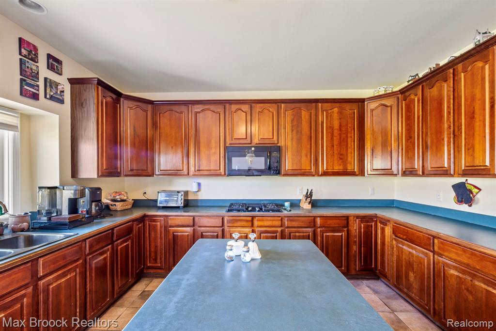 41704 Clinton Pines Drive, Clinton Twp, MI 48038 — Photo 22