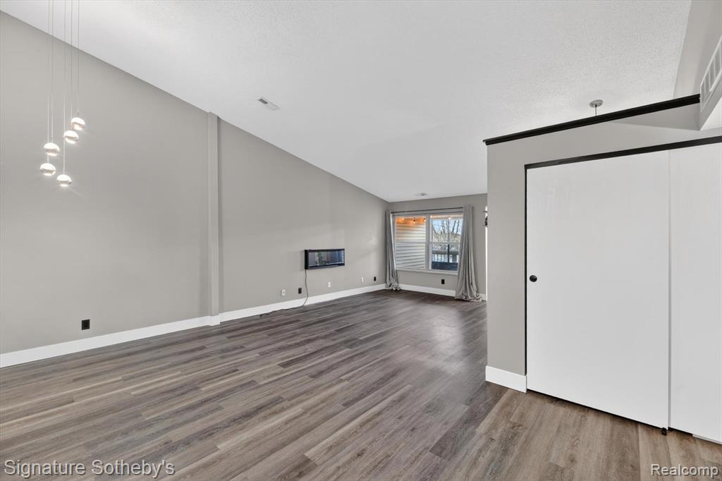 61031 Greenwood Drive, South Lyon, MI 48178 — Photo 10
