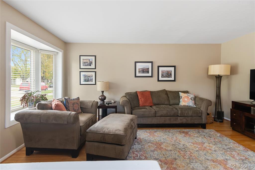 6523 N Vernon Street, Dearborn Heights, MI 48127 — Photo 3