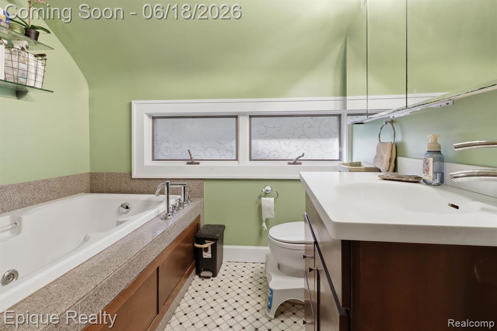 21085 Metroview Road, Farmington, MI 48335 — Photo 30