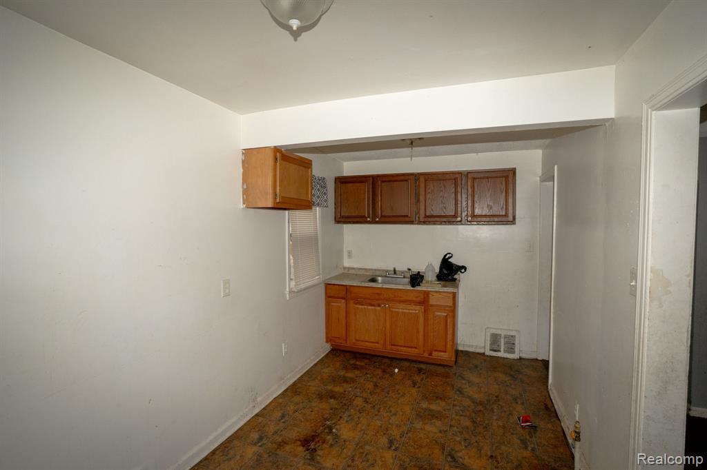 9262 Coyle Street, Detroit, MI 48228 — Photo 6