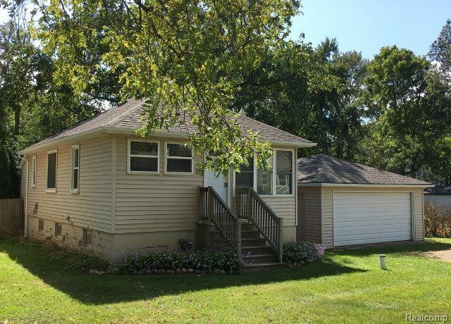 832 BAYFIELD Street, Lake Orion, MI 48362 — front exterior