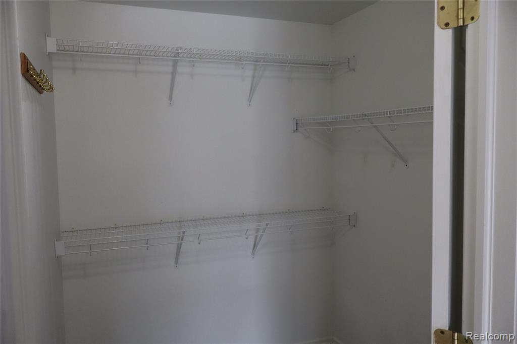 5212 Pine Aires Drive, Sterling Heights, MI 48314 — Photo 16