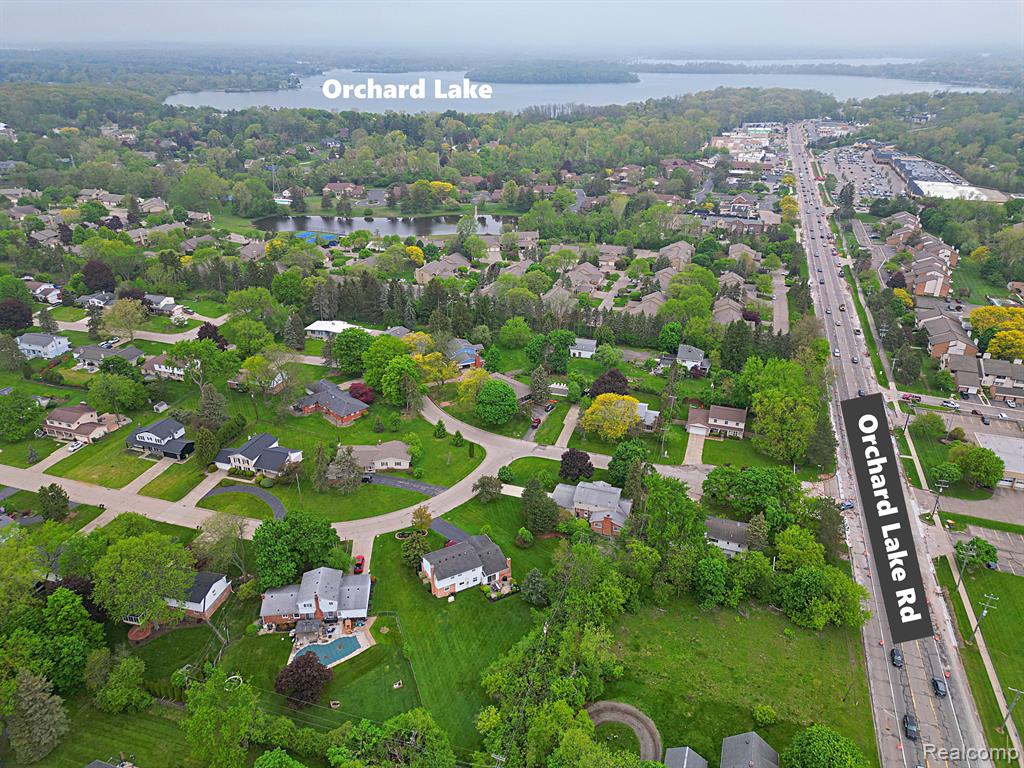 4003 OLD DOMINION Drive, West Bloomfield, MI 48323 — Photo 12