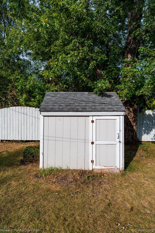 6183 Jameson Drive, Waterford, MI 48329 — Photo 27