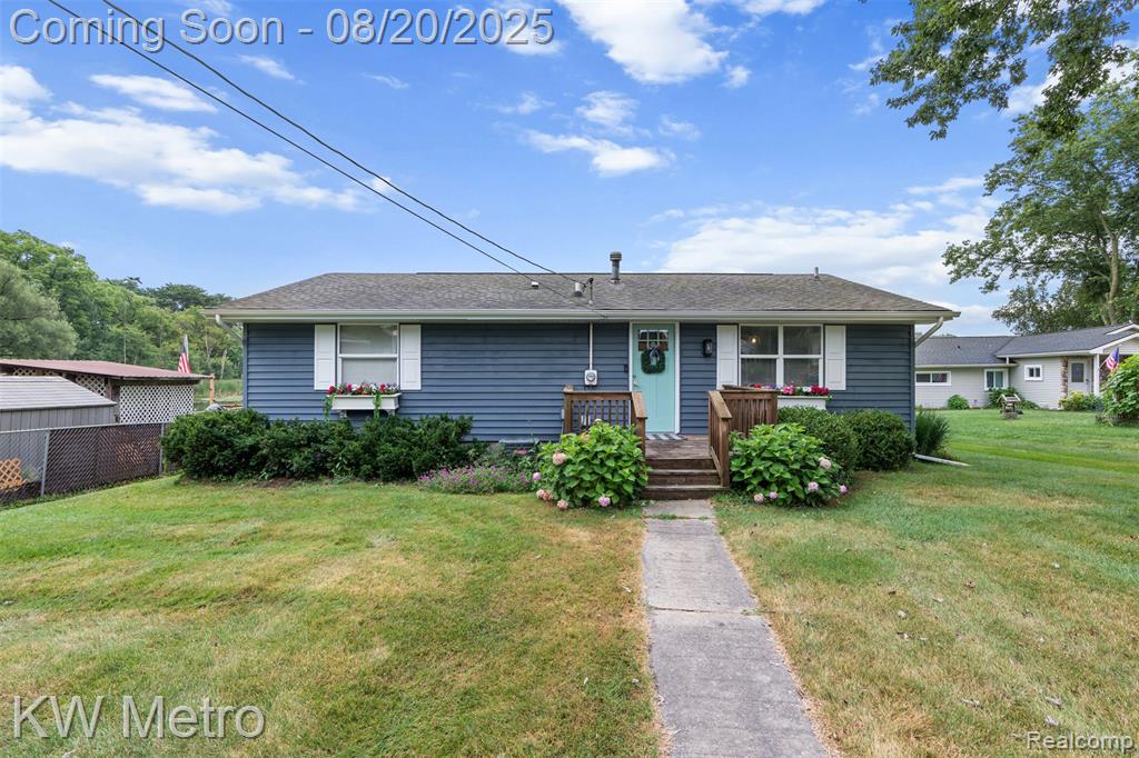 443 Bluewater Drive, Holly, MI 48442 — Photo 2