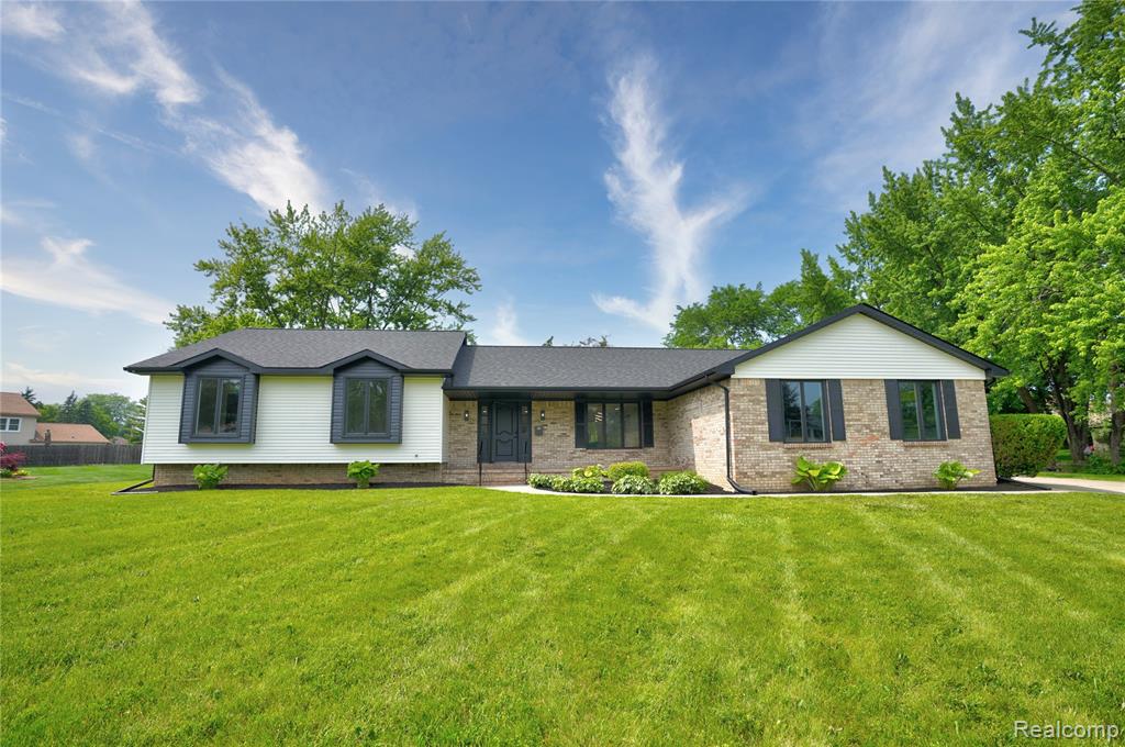 507 Charing Cross Drive, Grand Blanc, MI 48439 — Photo 9