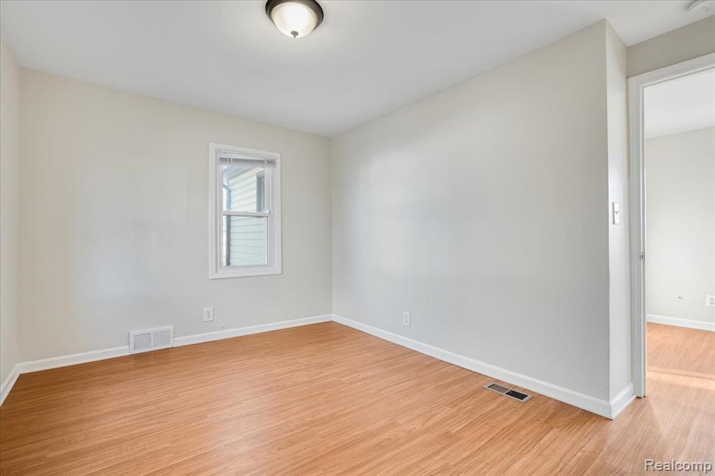 60 W Harry Avenue, Hazel Park, MI 48030 — Photo 13