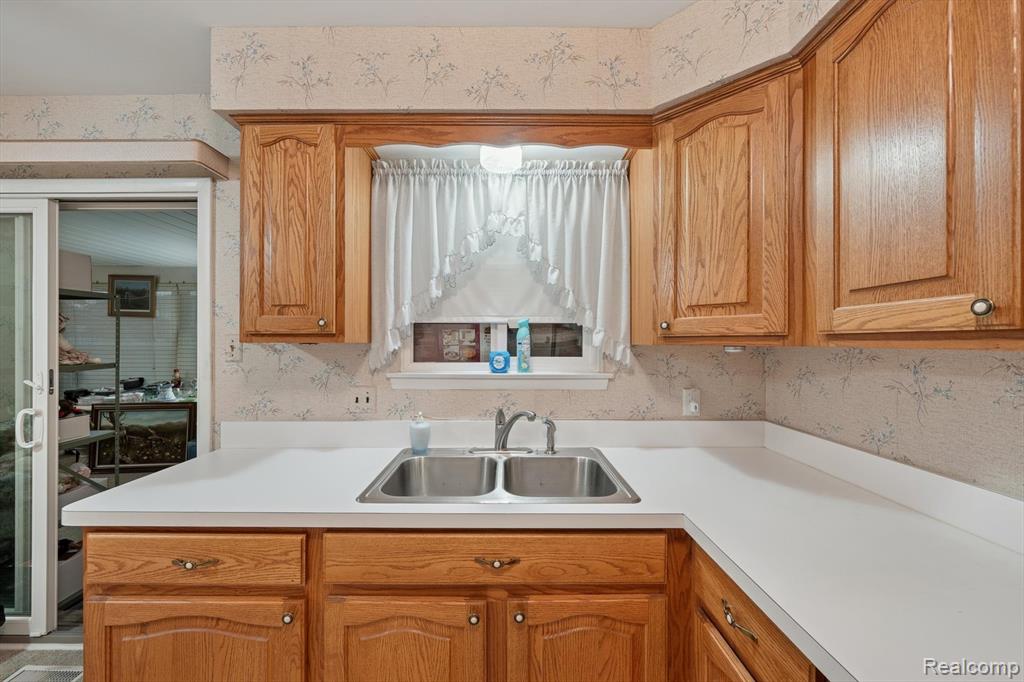 14240 Stratford Street, Riverview, MI 48193 — Photo 13