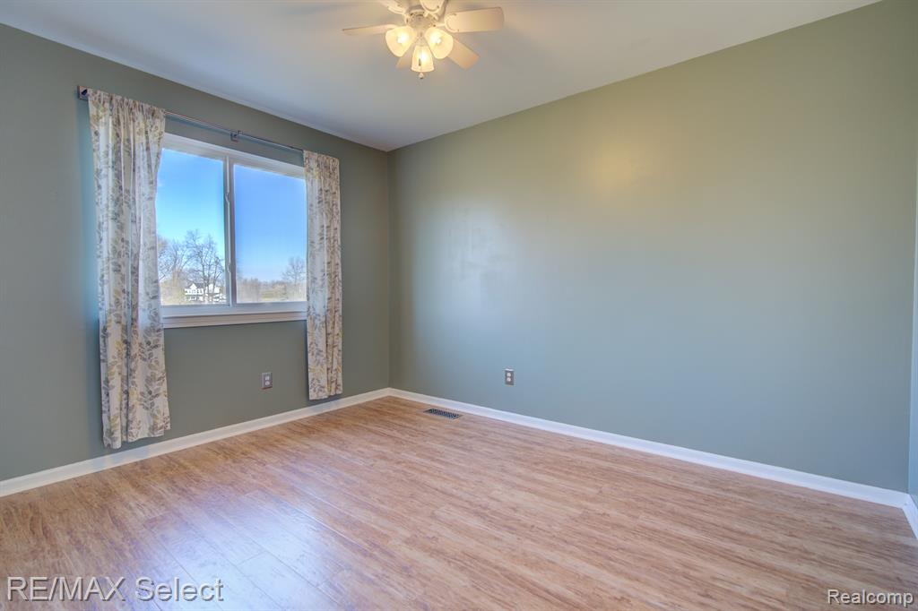 8056 LARK Lane, Grand Blanc, MI 48439 — Photo 26