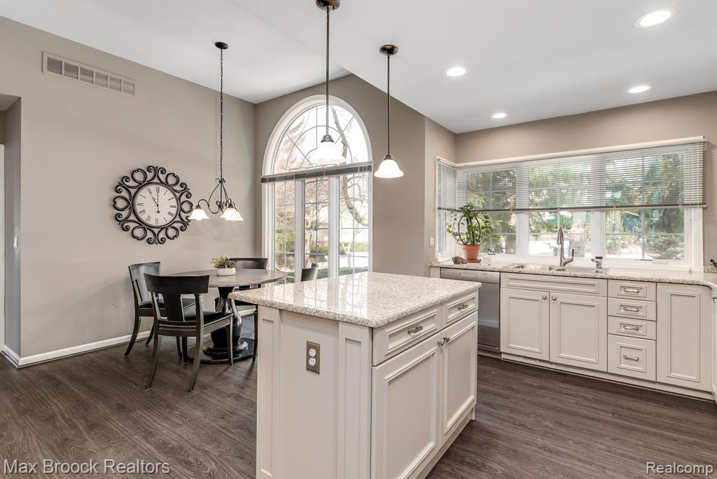 684 Deauville Lane, Bloomfield Hills, MI 48304 — Photo 17