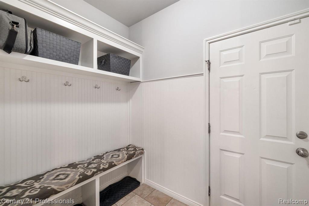 9754 Windsor Lane, Clarkston, MI 48348 — Photo 27