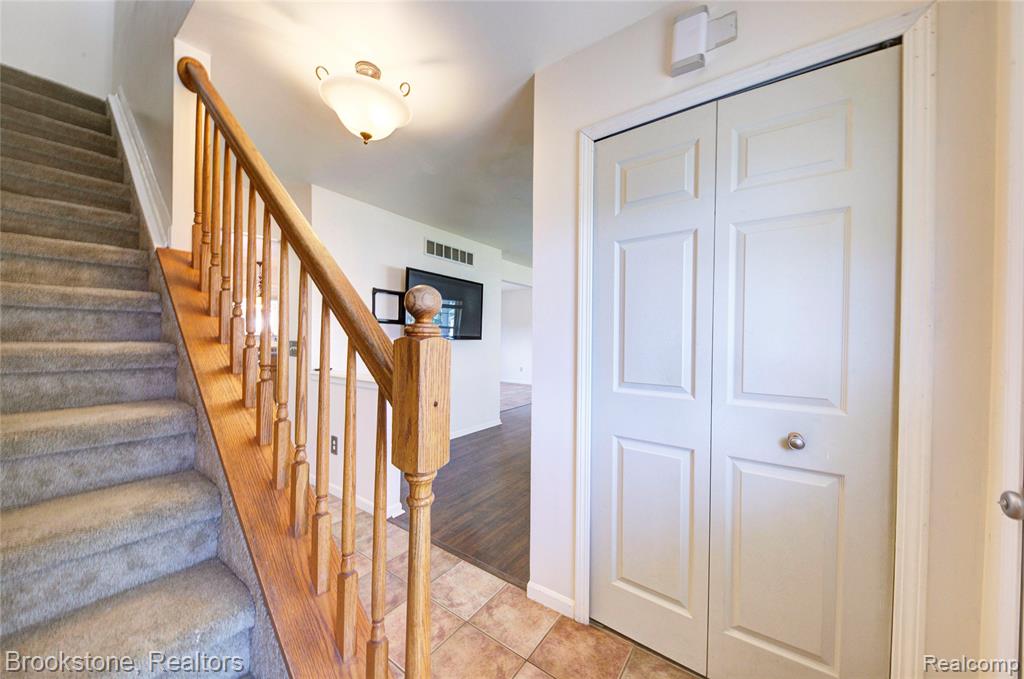 7849 Twins Drive, Waterford, MI 48329 — Photo 7