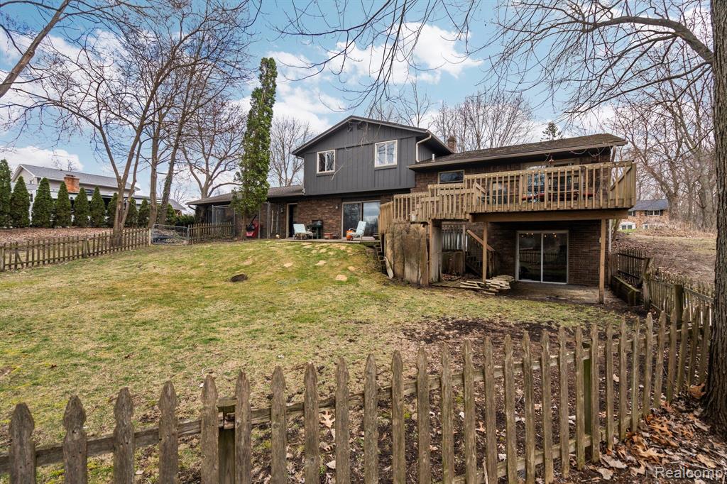 6165 VENICE Drive, Commerce Twp, MI 48382 — Photo 31