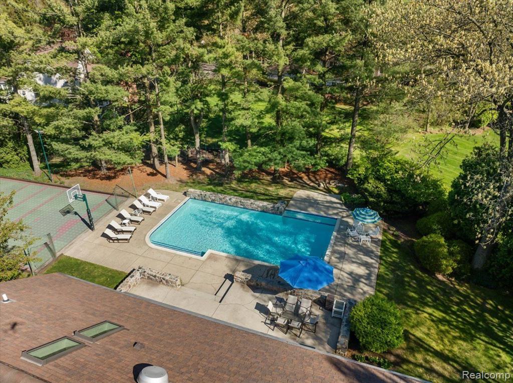 7179 Leyland Court, Bloomfield Hills, MI 48301 — Photo 32