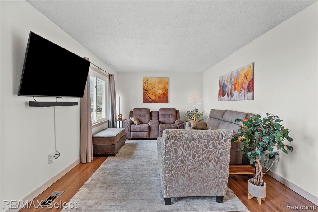 3101 W Maple Avenue, Flint, MI 48507 — Photo 22
