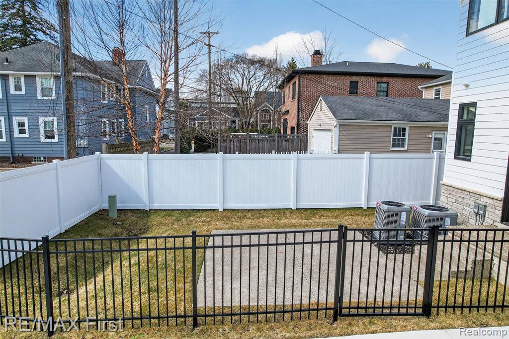 667 Oak, Birmingham, MI 48009 — Photo 49