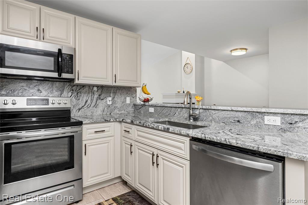 43354 Pendleton Circle, 46, Sterling Heights, MI 48313 — Photo 8