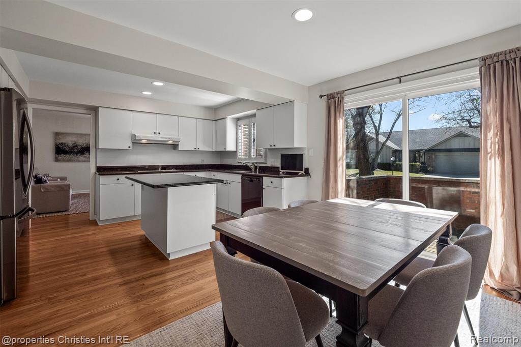 1060 Stratford Place, Bloomfield Hills, MI 48304 — Photo 18