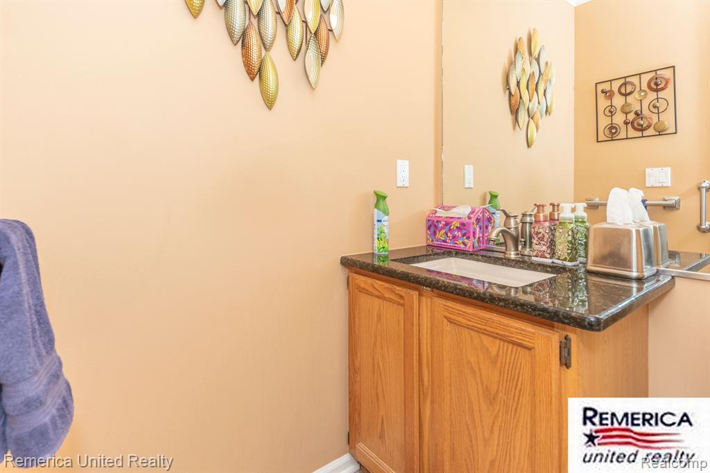 46206 LARCHMONT Drive, Canton, MI 48187 — Photo 23