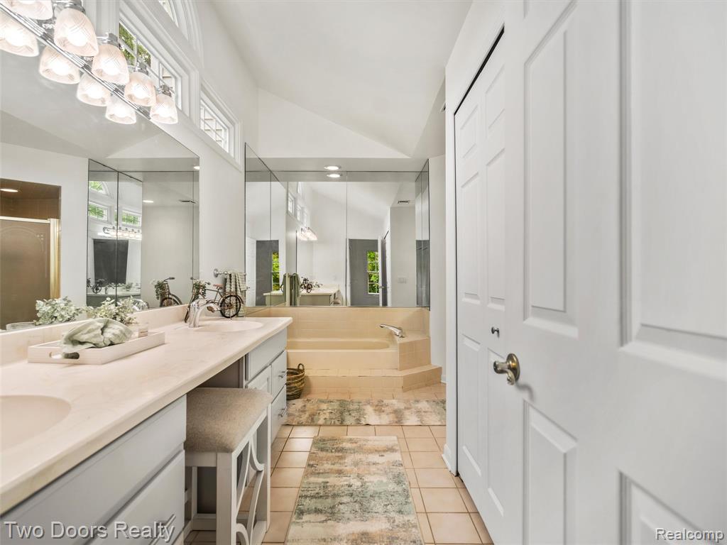 53020 Wolf Drive, Shelby Twp, MI 48316 — Photo 34