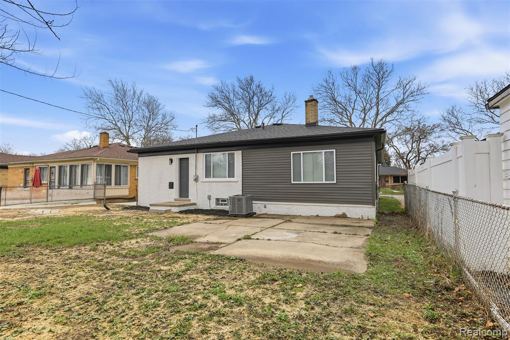 15230 Oakwood Drive, Oak Park, MI 48237 — Photo 42