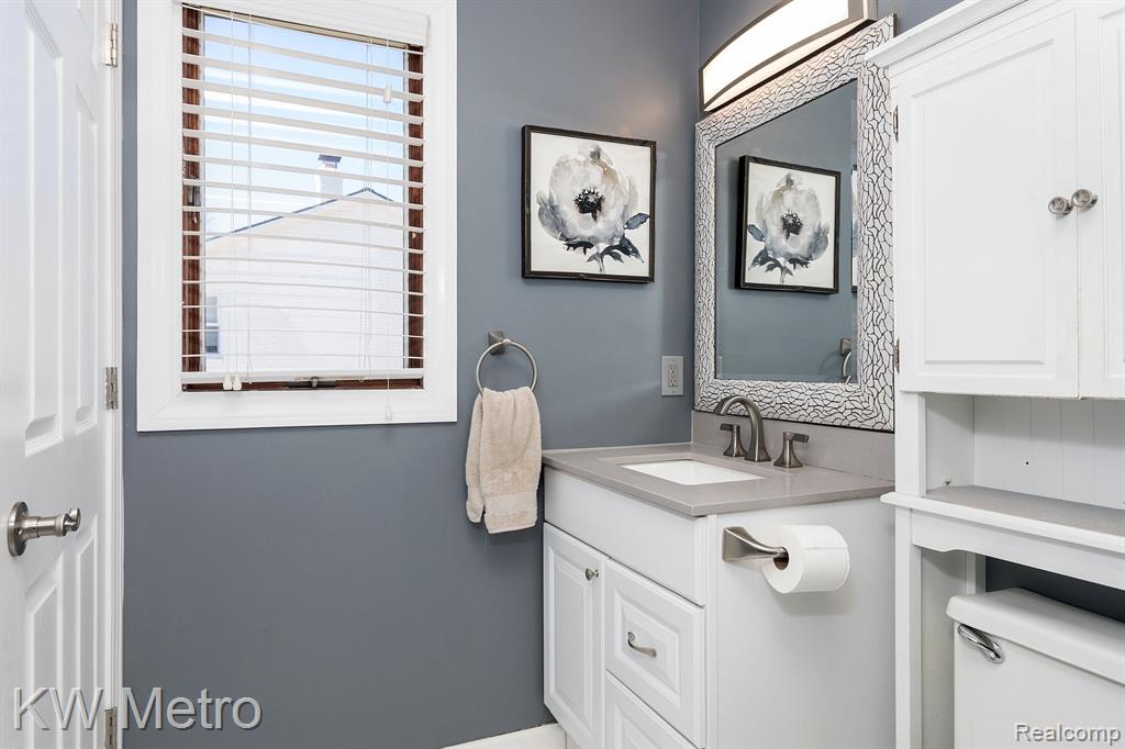 55 BOYKEN Road, Rochester Hills, MI 48307 — Photo 17