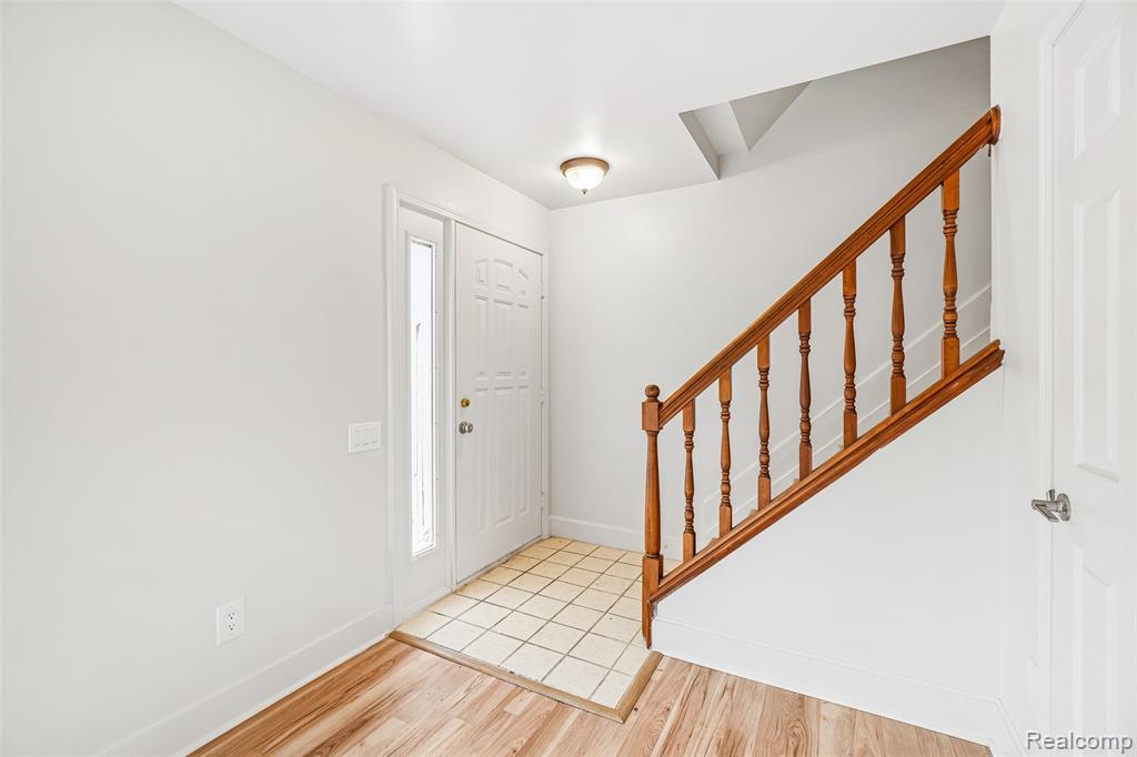 42136 Lochmoor Street, Clinton Twp, MI 48038 — Photo 5
