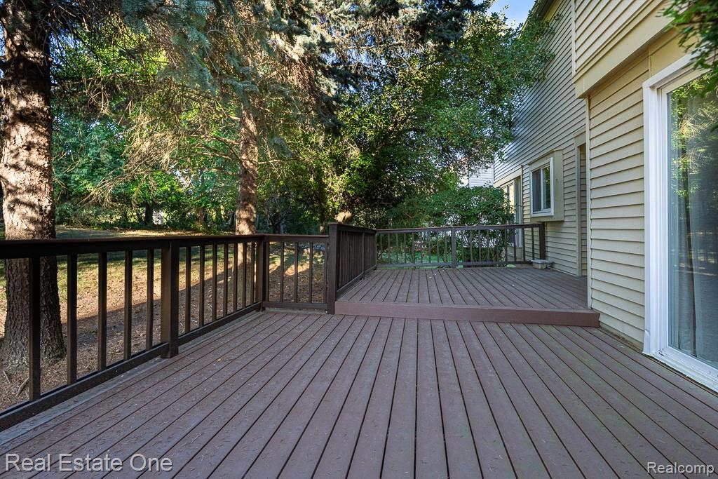 619 Whitney Drive, Rochester Hills, MI 48307 — Photo 3