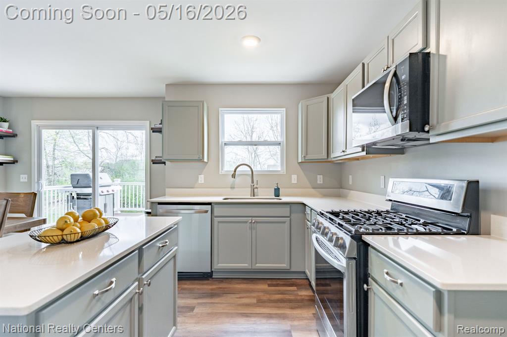 257 Sandhill Court, White Lake, MI — Photo 11