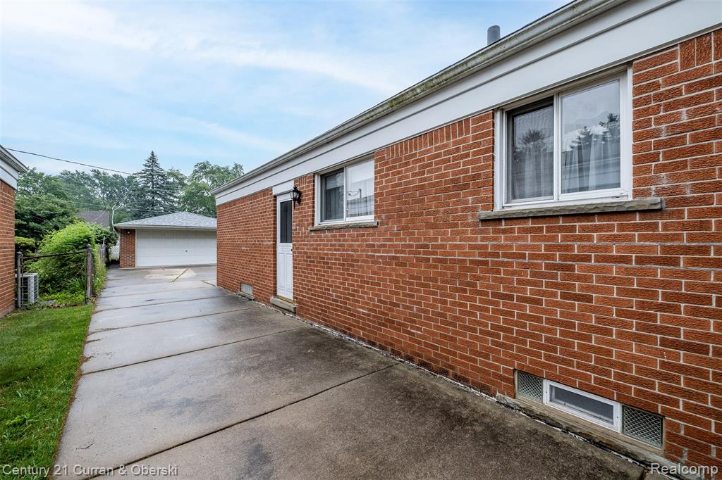 6216 Kinmore Street, Dearborn Heights, MI 48127 — Photo 32