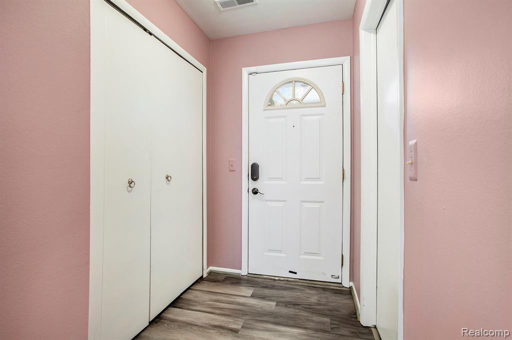 29761 Farmbrook Villa Lane, Southfield, MI 48034 — Photo 5