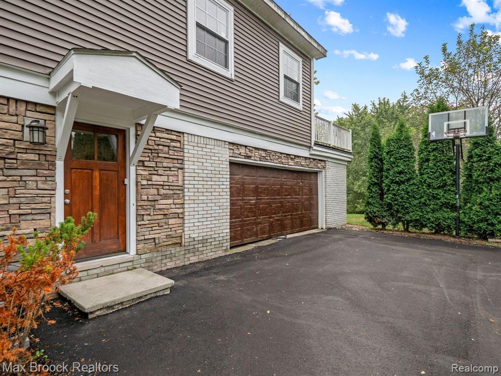 6570 CASTLE Drive, Bloomfield Hills, MI 48301 — Photo 49