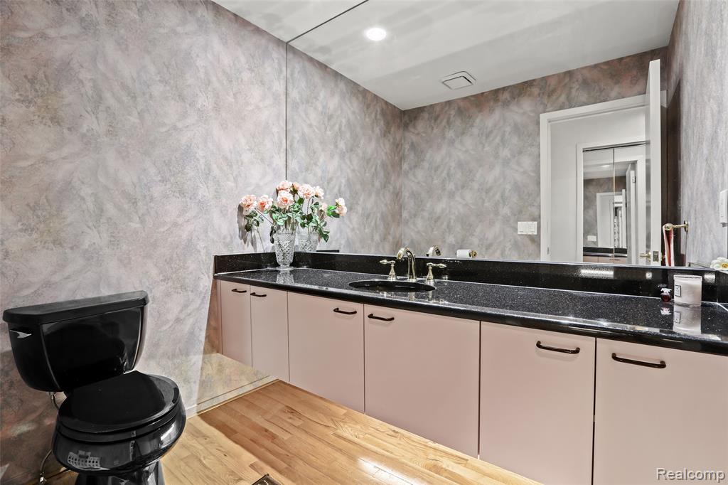 6034 Beachwood Drive, West Bloomfield, MI 48324 — Photo 18
