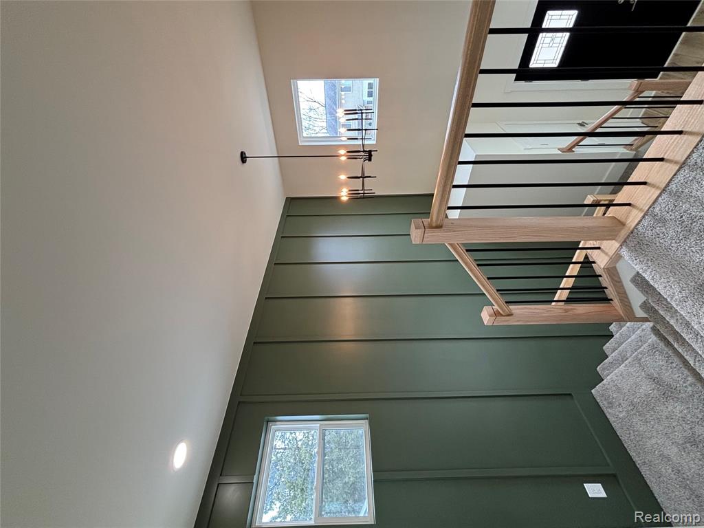 127 E Mahan Avenue, Hazel Park, MI 48030 — Photo 4