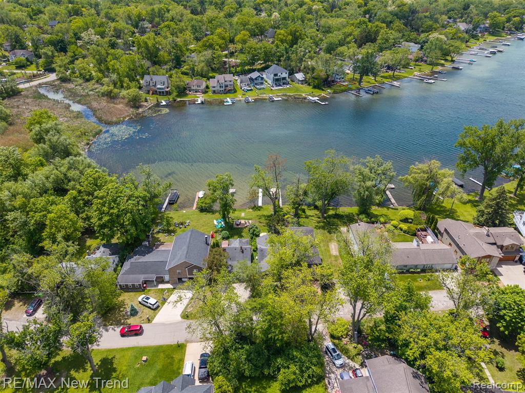 4044 Fieldview Avenue, West Bloomfield, MI 48324 — Photo 11