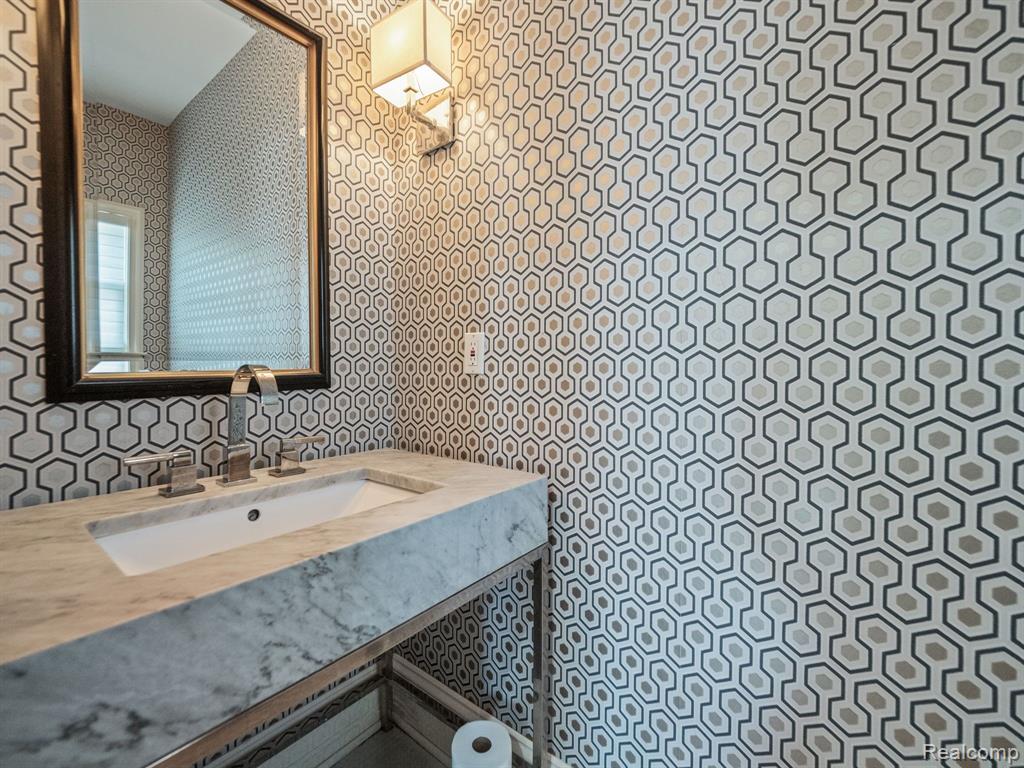 731 S BATES Street, Birmingham, MI 48009 — Photo 21