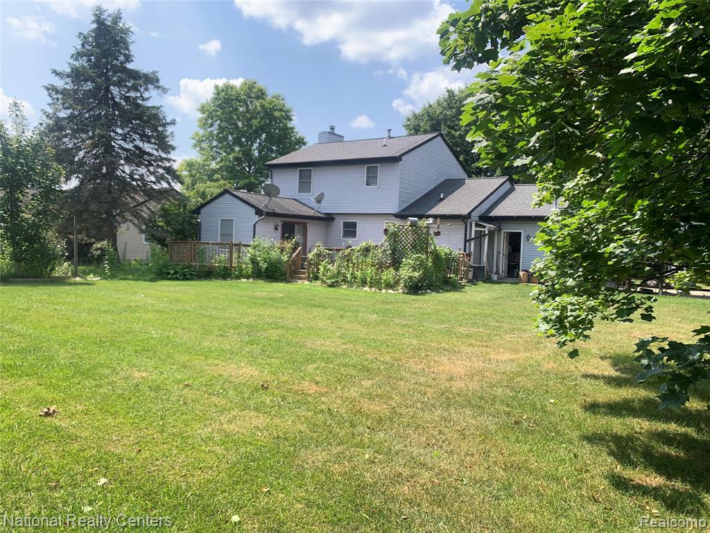 28776 Danvers Court, South Lyon, MI 48178 — Photo 3