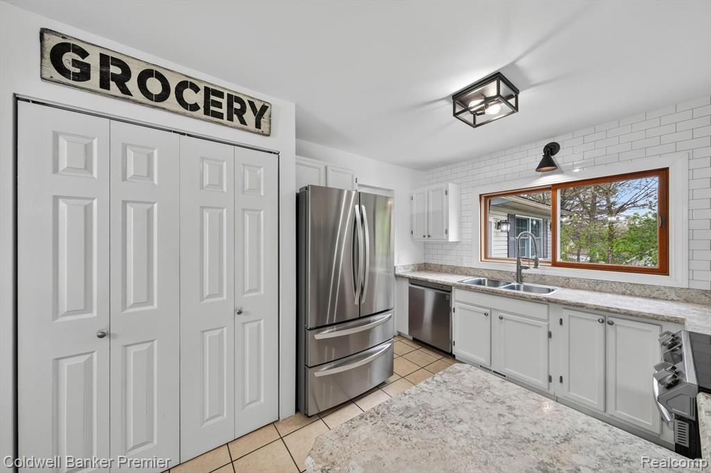 425 Arbor Pine Drive, Ortonville, MI 48462 — Photo 19