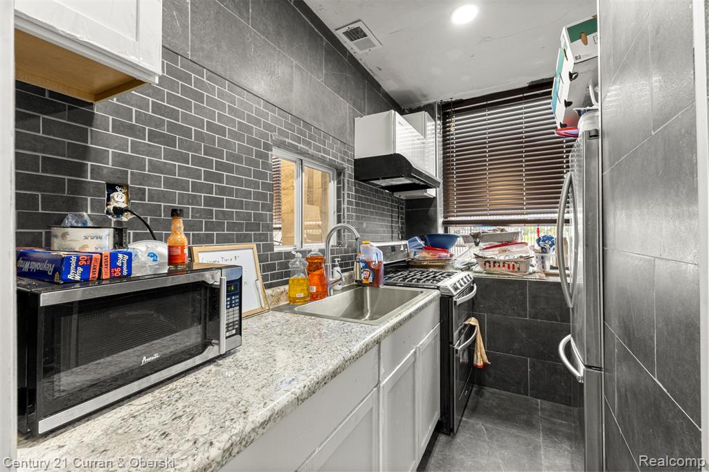 8301 W Chicago, Southgate, MI 48204 — Photo 30